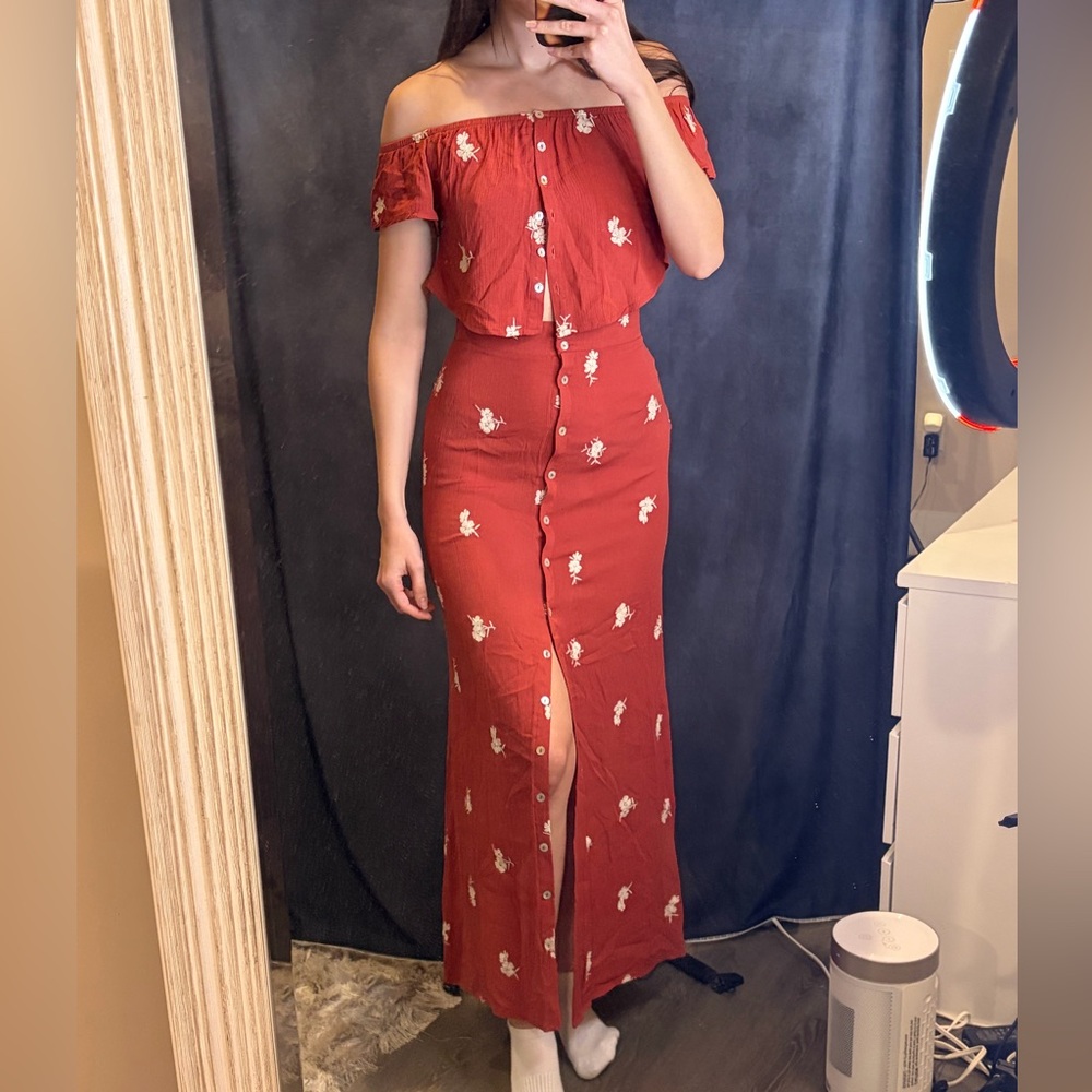 Sky and Sparrow Red Floral Off-Shoulder 2 Piece Skirt Set